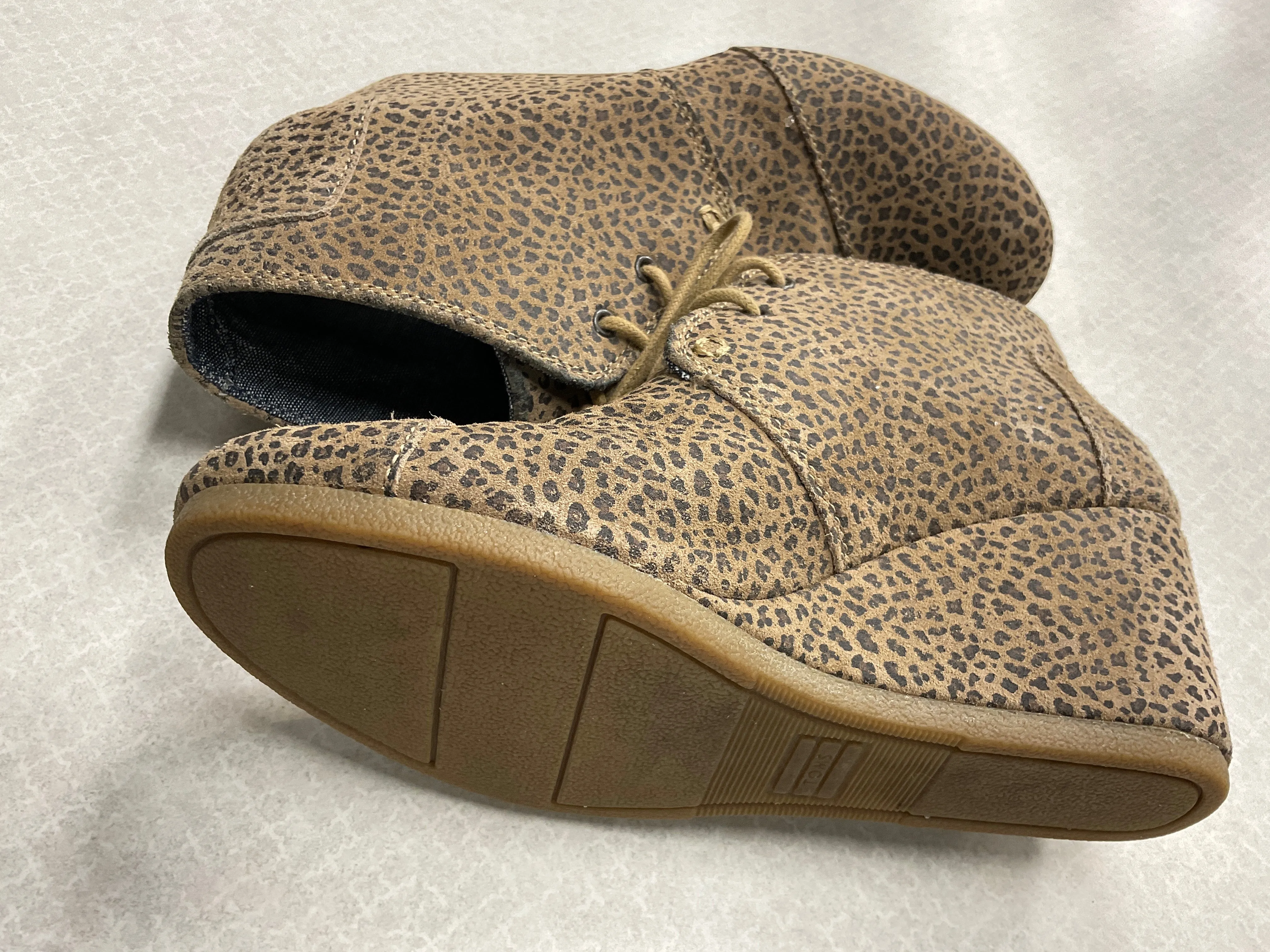 Boots Ankle Heels By Toms In Leopard Print, Size:8